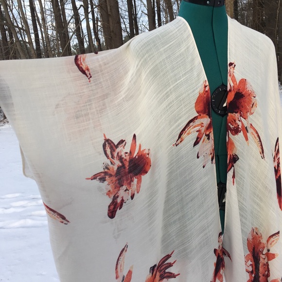 One Left! 🌸Gauzy Floral Boho Kimono - Picture 2 of 7